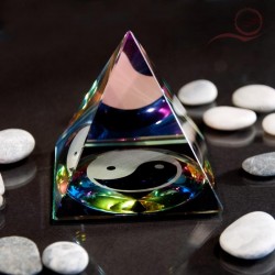 Pyramide glass yin yang