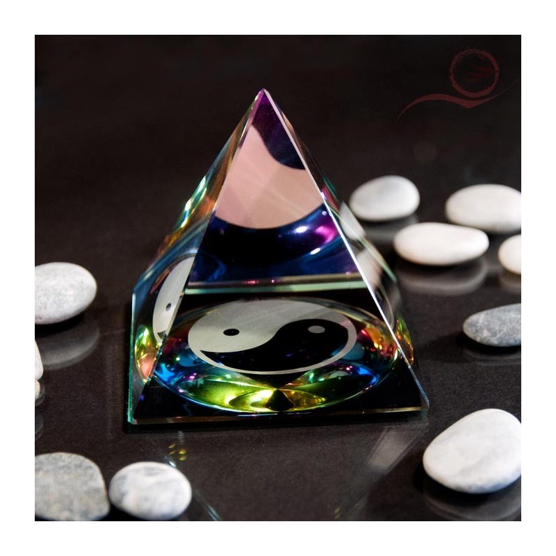 Pyramide glass yin yang