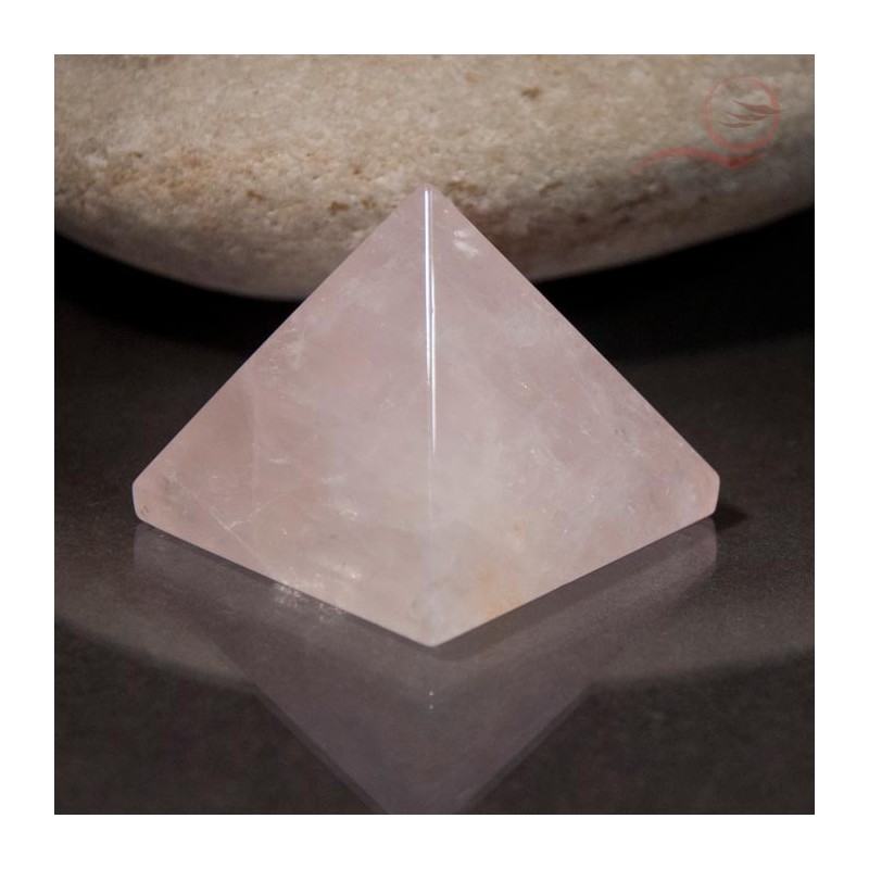 Pink quartz pyramid 4 cm Pink quartz pyramid 4 cm
