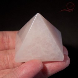 Pyramide en quartz rose 