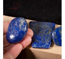 pebble in lapi-lazuli