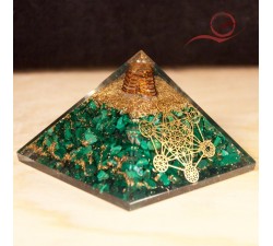 Orgone metatron pyramid in malachite in Lyon