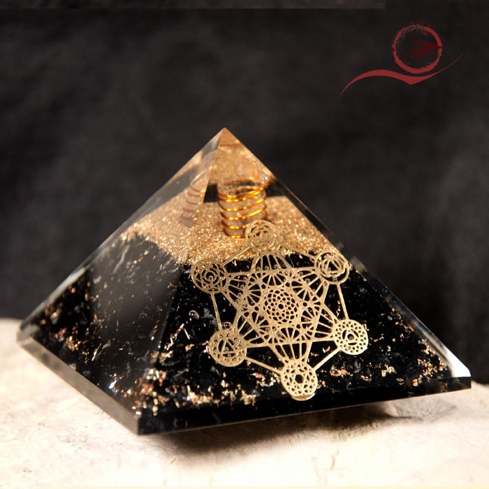 Pyramide orgone metatron et tourmaline Pyramide orgone metatron et tourmaline
