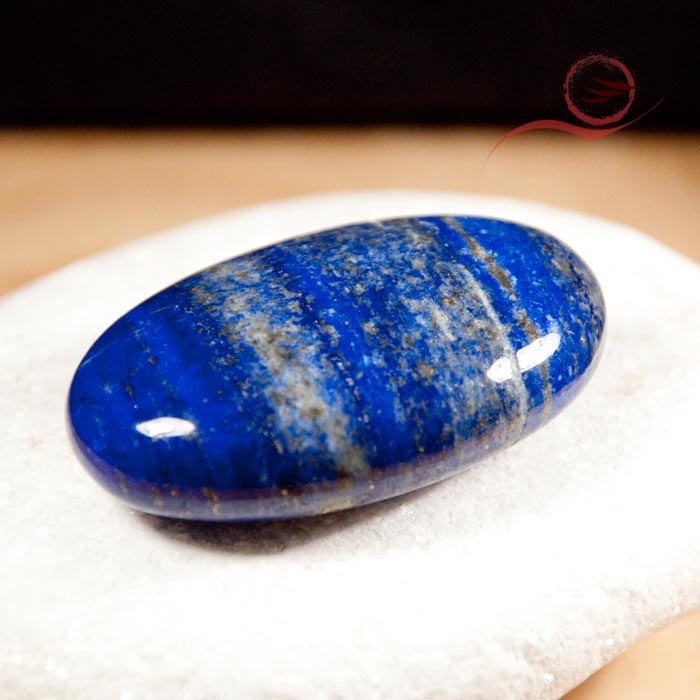 pebble in lapis-lazuli