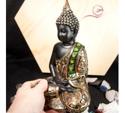 Bouddha Thaï doré en méditation