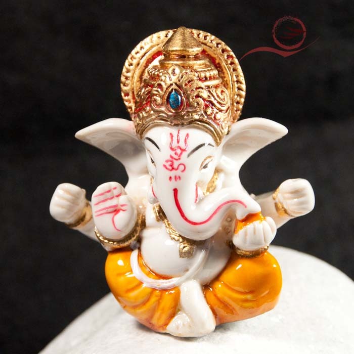 Mini statue de Ganesh en couleur