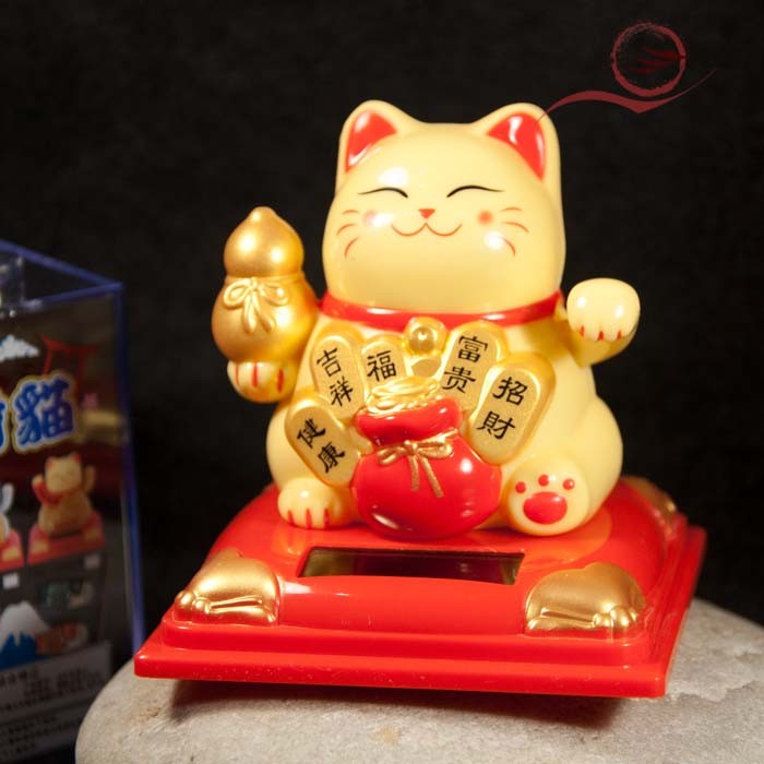 Cat maneki neko ochre