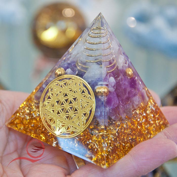 copy of Orgonite pyramid in amethyst and flower of life copy of Orgonite pyramid in amethyst and flower of life